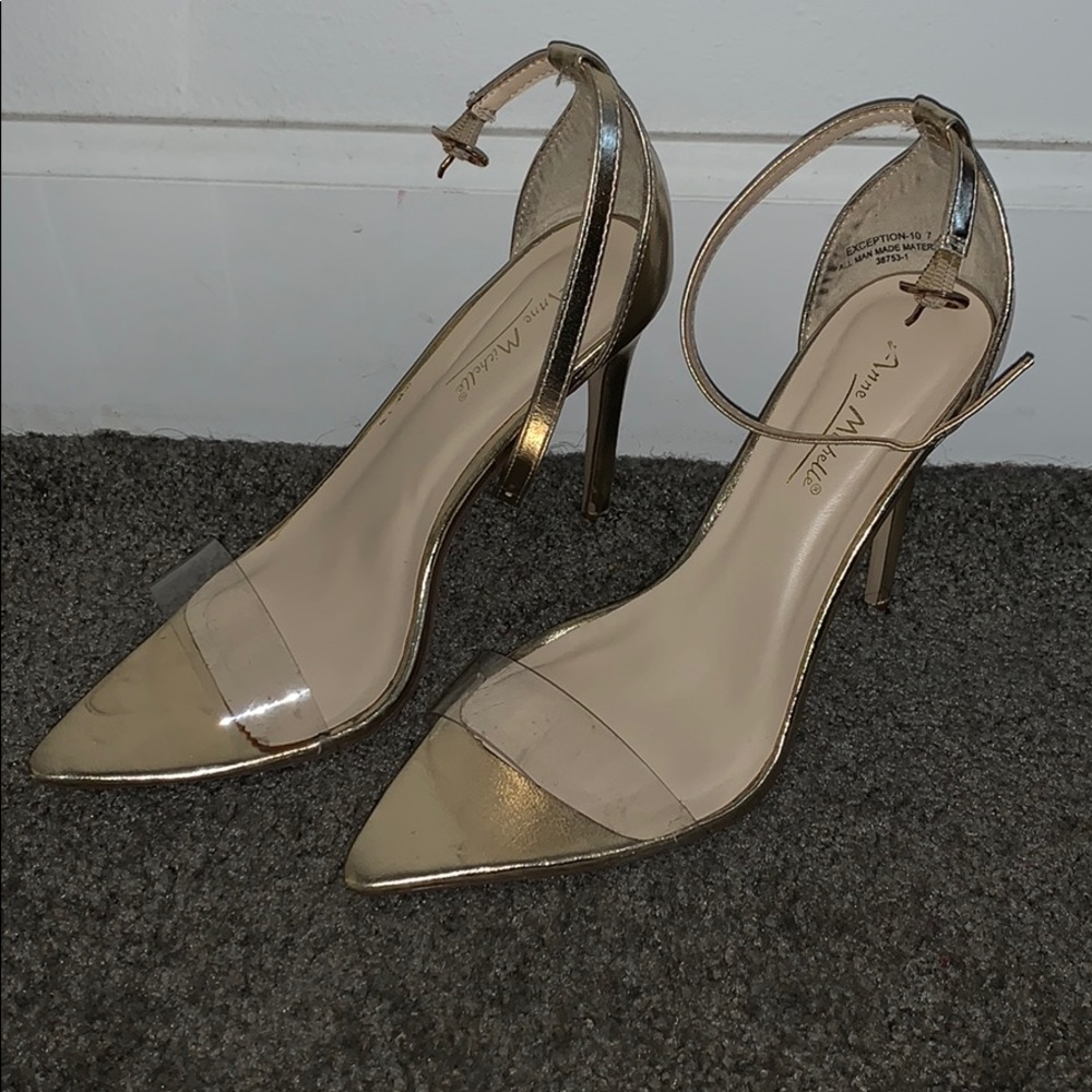 Gold stripy heel